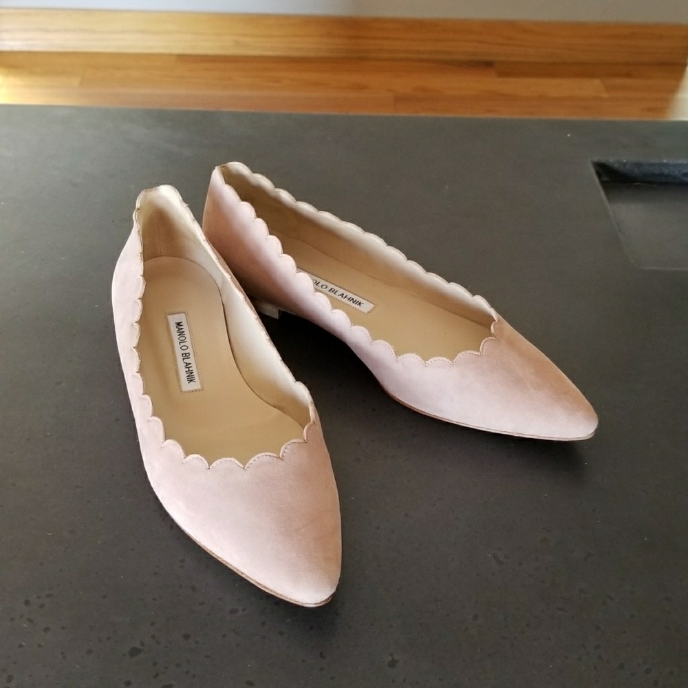 Manolo Blahnik Srila Scalloped Pointed-Toe Flat